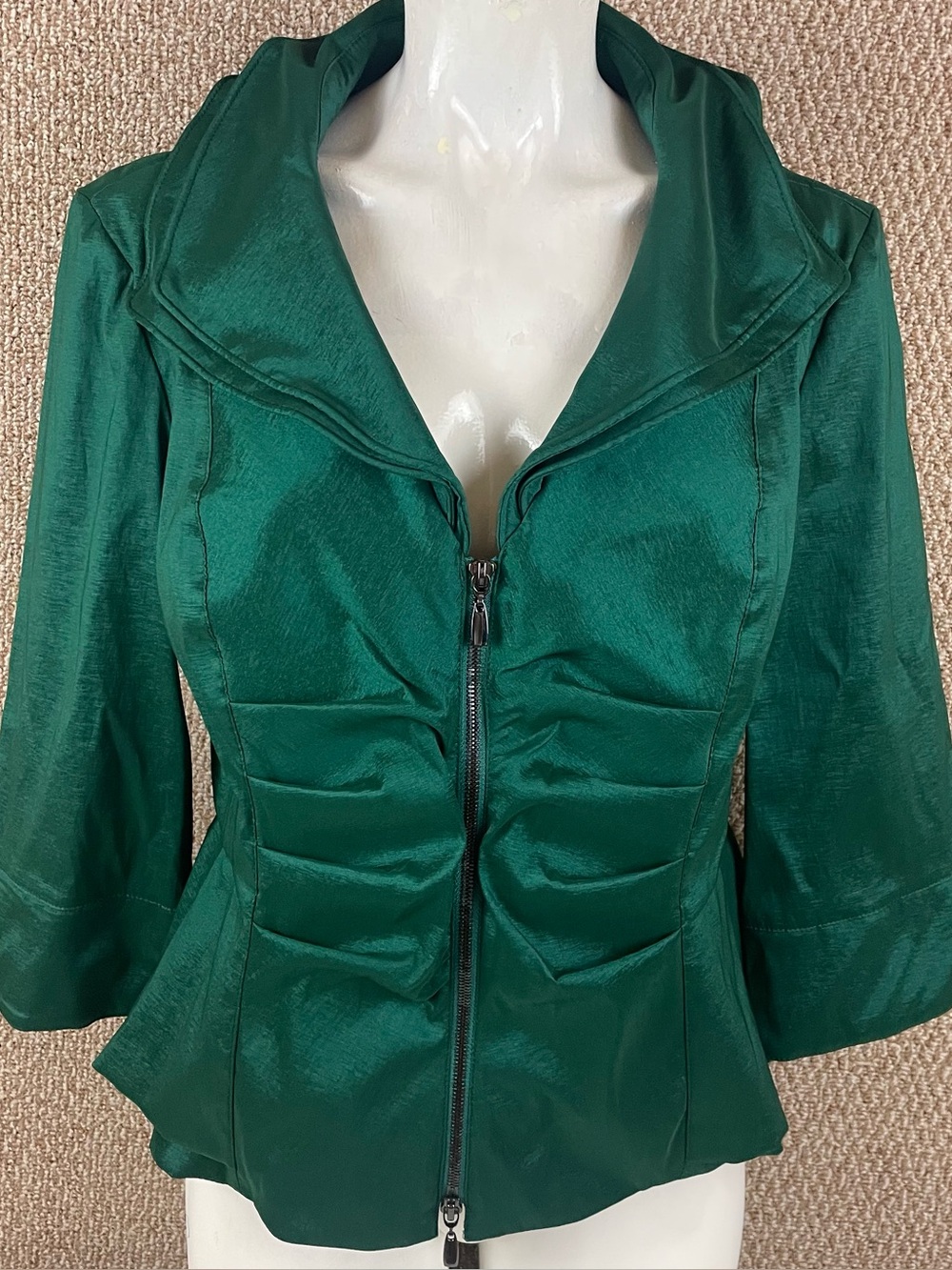 Joseph Ribkoff Jacket 12 Emerald Full Zip Wire Collar Ruched Quiet Luxury R2